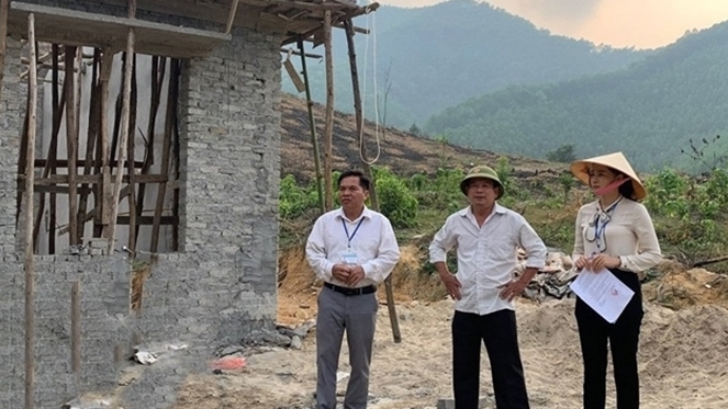 Thường trực HĐND huyện Sơn Dương khảo sát tiến độ thi công, chất lượng một số công trình, dự án trên địa bàn